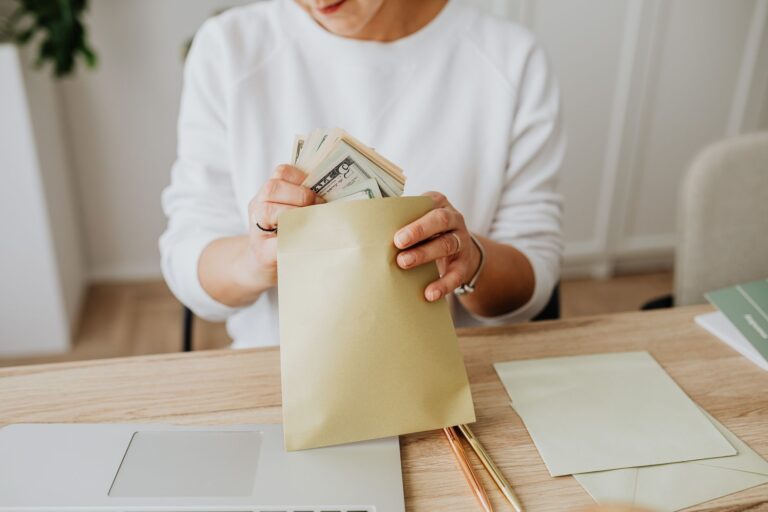 The Cash Envelope System: How It Works