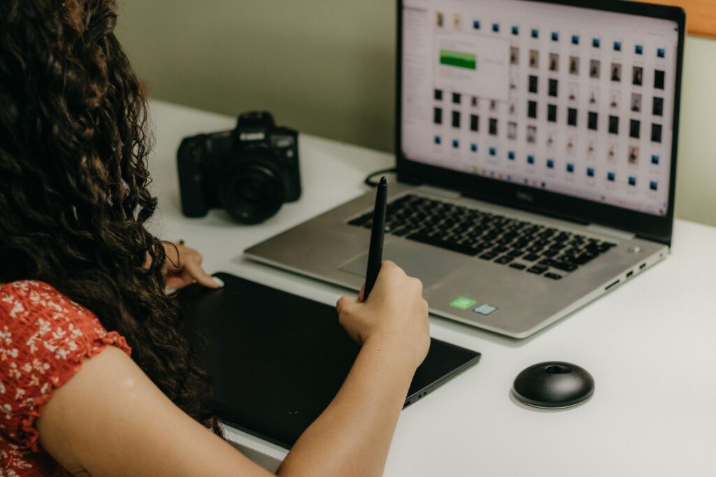Designing pins to drive traffic