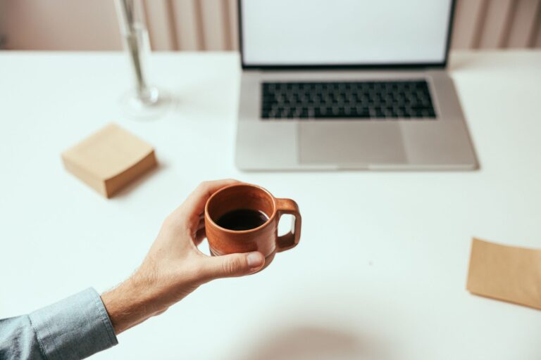25 Side Hustles to Start This Year