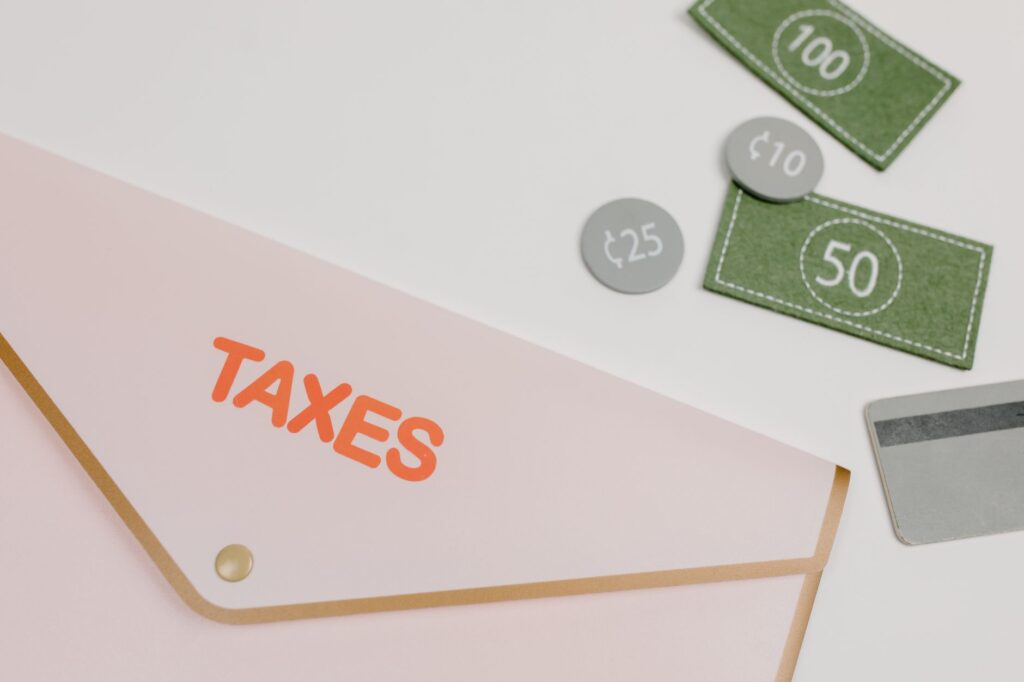 cash stuffing envelope budgeting method with labeled categories