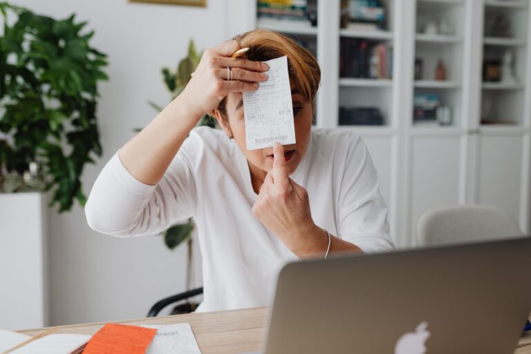 How to Budget With Irregular Income (Freelancers & Gig Workers)